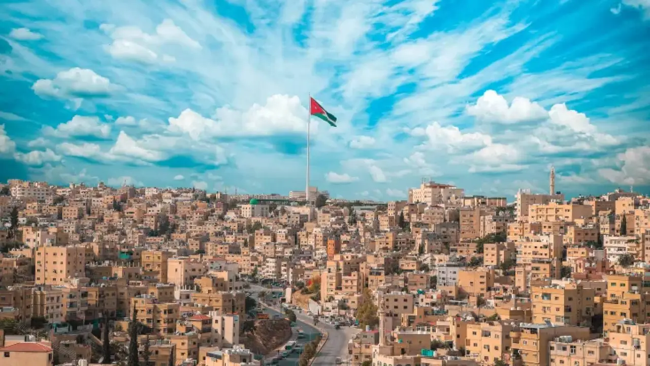 طقس الأردن: ارتفاع درجات الحرارة وتحذيرات من رياح نشطة الخميس في عمان